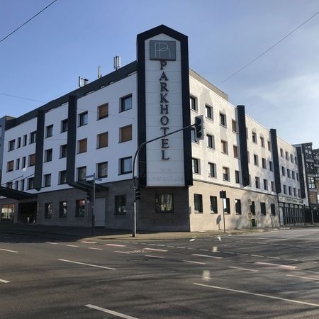 Fassadenanstrich mit Silikonharzfarbe an einem Hotel in Oberhausen-Klosterhardt ausgeführt von Malerbetrieb Overdreef